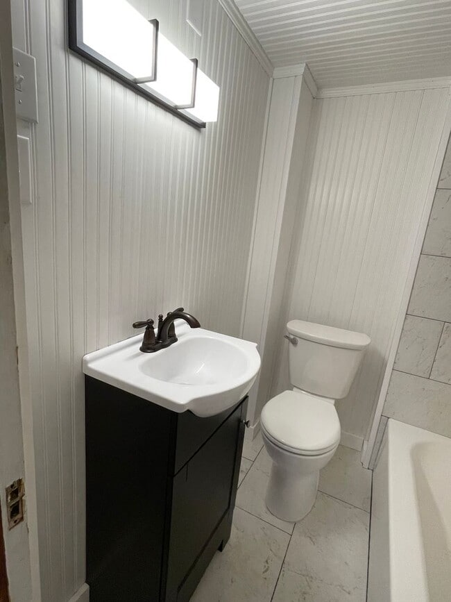Building Photo - 114-116 South Champlain Street Unit APT 2