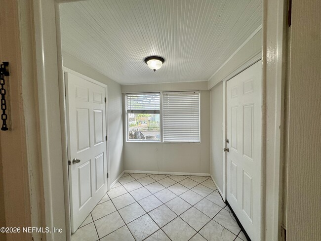 Photo - 3352 College St