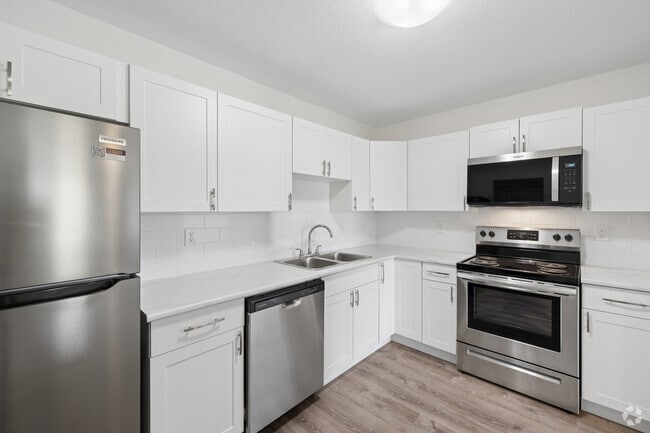 1BR, 1BA - 650SF - Kitchen