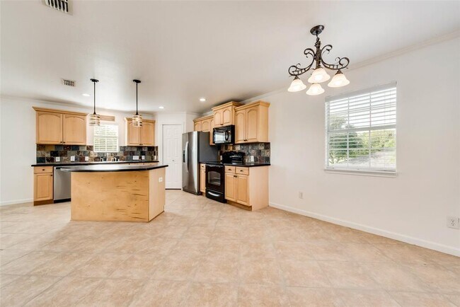 Photo - 633 Rose Garden Dr