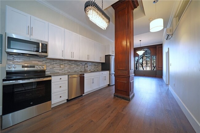 Photo - 207 N Main St