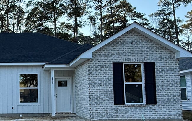 Building Photo - 207 Hoover Dr