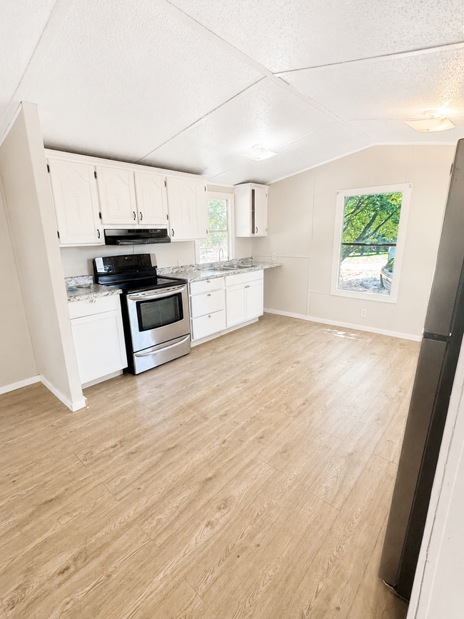 Photo - 325 Green Dragon Dr