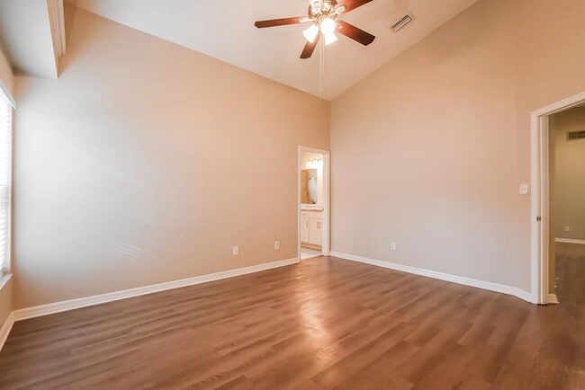 Photo - 87 Pine Forest Pl