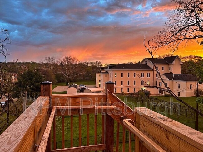 Building Photo - 504 Coal St