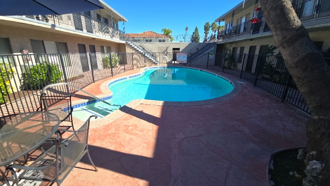 Photo - 260 N Oak Ave Unidad 11