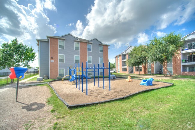 Building Photo - Plaza De Magnolia Rental