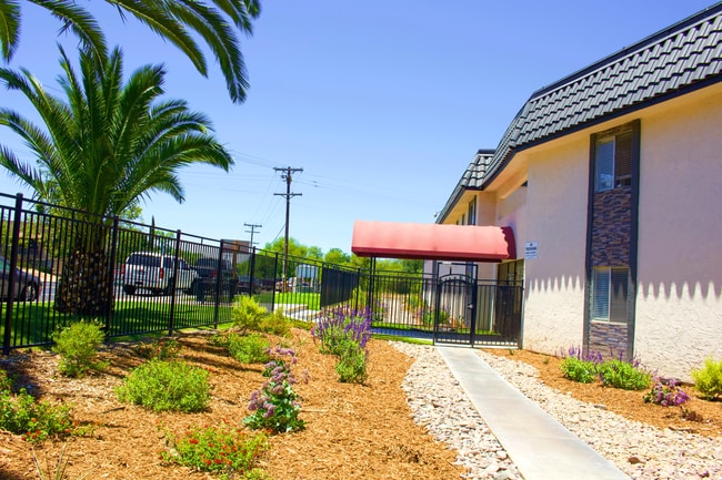 Photo - Country Gardens