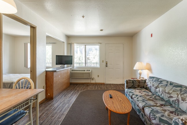 1HAB, 1BA Amplia sala de estar - Sportsman's Royal Manor