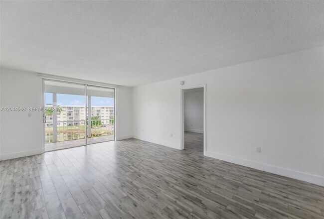 Photo - 2851 Leonard Dr Unidad J505