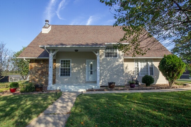 Building Photo - 111 Phoenix Ave