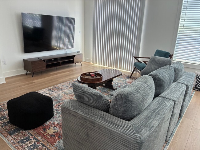 Building Photo - Room in Townhome on Billingshurst Wy