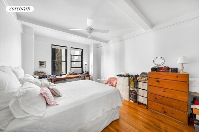 Photo - 210 E 68th St