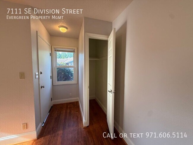 Photo - 7111 SE Division St