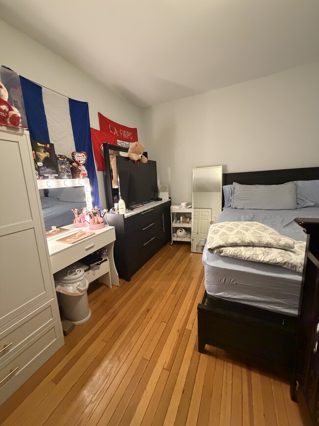 Photo - 5937 W Dakin St Unit 1