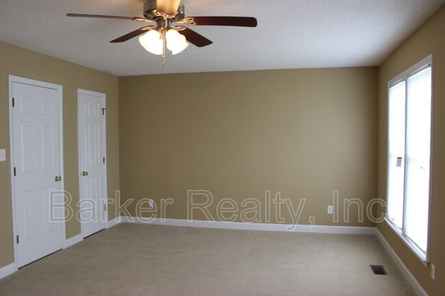 Photo - 905 Oakwater Dr