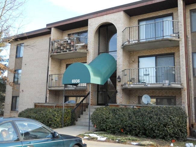 Photo - Rental, 1bed/1bath unit available in Green...