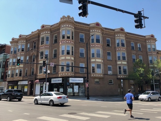 Building Photo - 3266 N Clark St Unit 3G