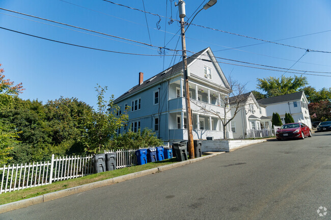 Building Photo - 122 Warren Ave Unit 2 Rental