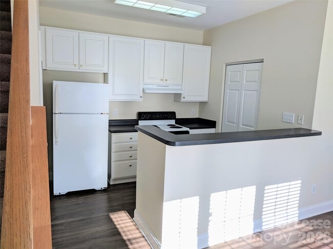 Photo - 917 Shearer St