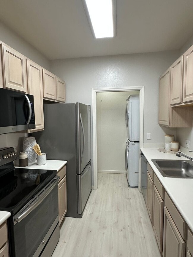 Photo - Fabulous ground floor condo, private patio, walk to train/shopping, fresh, updated, gorgeous!