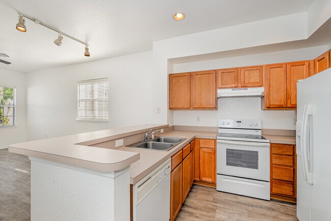 Photo - 105 Turpial Way