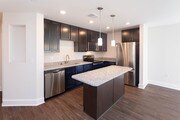 2BR,2BA - 979 SF