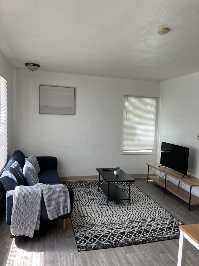 Photo - 2420 11th Ave SE Unidad A