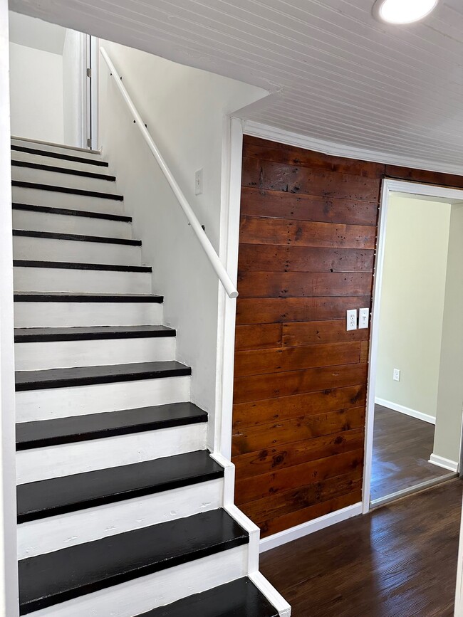 Photo - 120 S 4th St