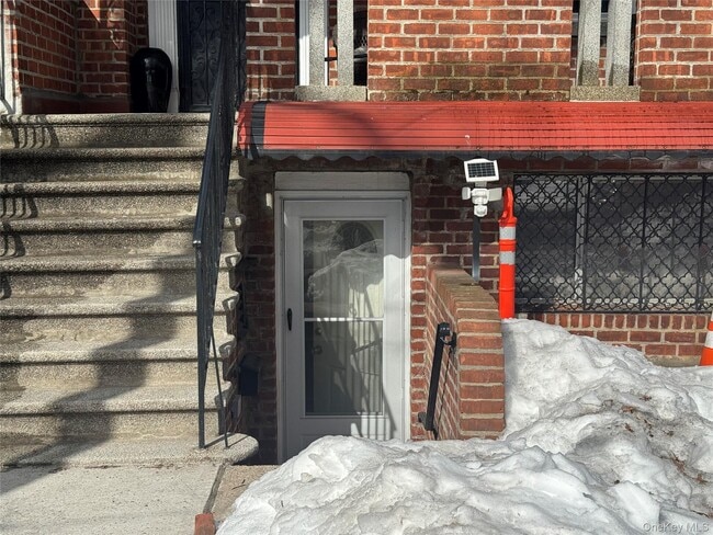 Building Photo - 1393 Pelham Pkwy N Unit 1