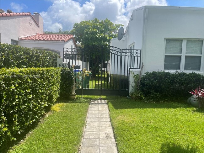 554 NE 74th St