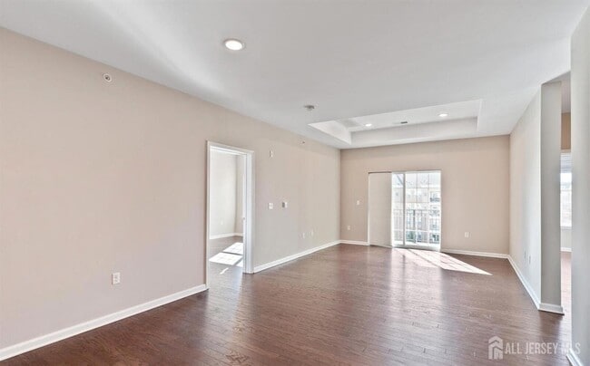 Photo - 944 Halifax Pl