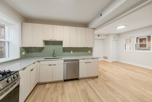 Photo - Garden Apartment - Renovated 2 bedroom - Logan Square / Hermosa / Humboldt Park Unit GF