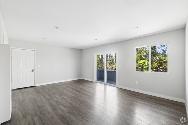 2BR, 1BA - 900SF - Living Room