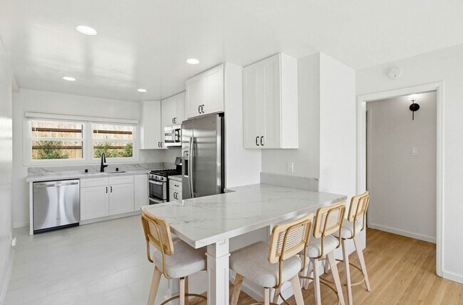 1854-1854 Chalcedony St Unit 1852