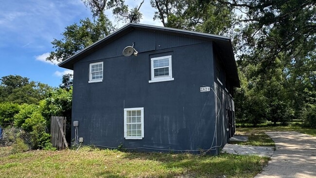 Photo - 2821 Moncrief Rd Unit 1