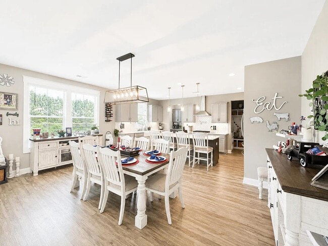 Photo - 711 Torridon Ln