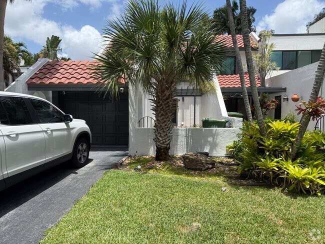 Building Photo - 16363 Fern Dr Rental