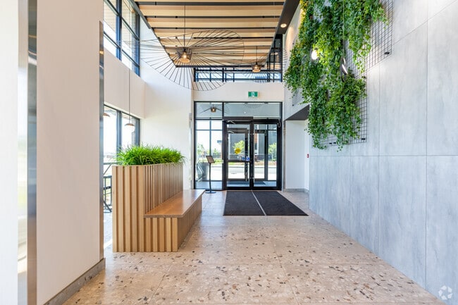 Lobby - 3315 Morgan Ave - Muse