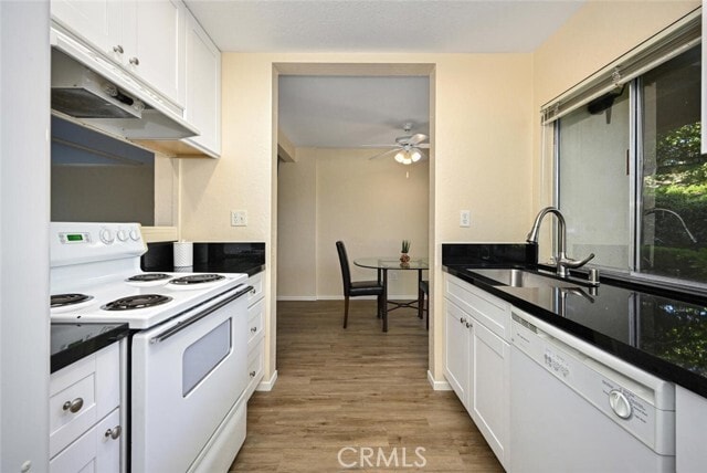 Photo - 23732 Hillhurst Dr