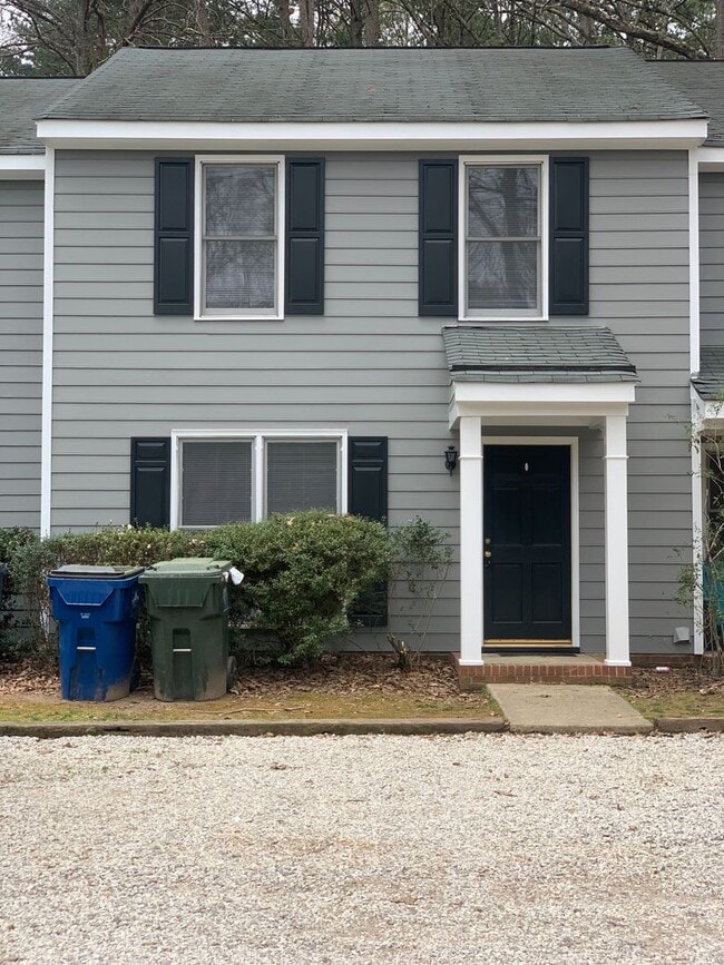 Building Photo - APPLICATION PENDING: 720-A Powell Drive ~Newly Renovated~ End Unit ~ Convenient to Powell Drive P...