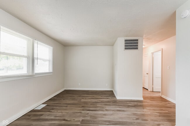 Photo - 8161 Schoen Dr