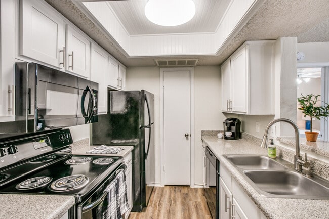 Centre Oaks Apartments