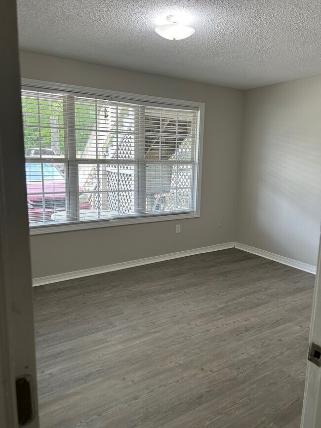 Photo - Gunn Road Apartments - Utilities Included!