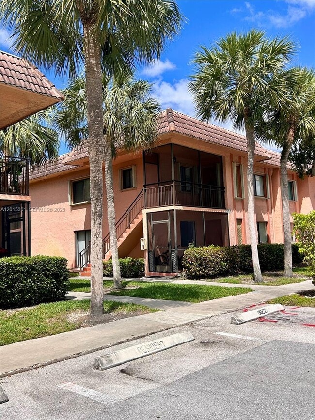 Building Photo - 215 Lakeview Dr Unit 101