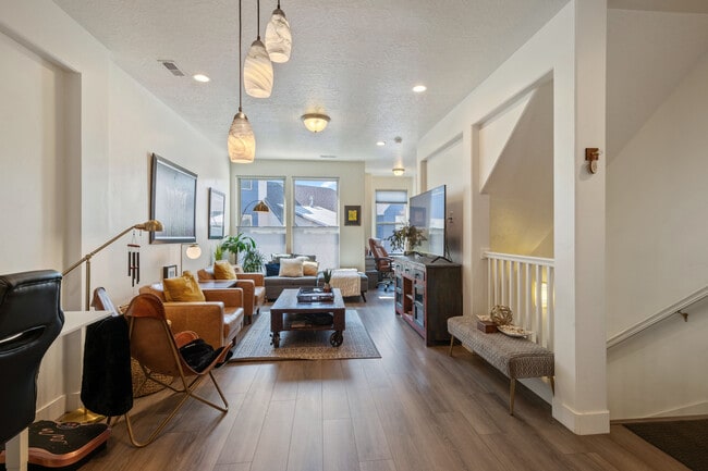 Photo - 11271 S High Crest Ln