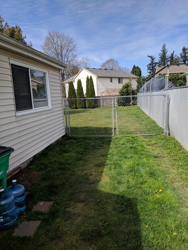 Photo - Great SE Portland Bungalow Close to Lynchview Park!