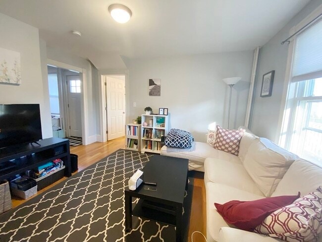 Building Photo - 63-65 Leyden St Unit 3