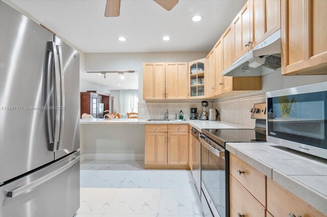 Photo - 875 NE 195th St Unidad 413