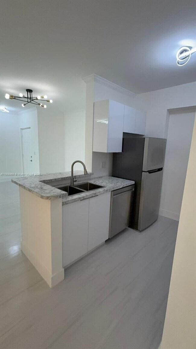 Photo - 17100 N Bay Rd Unidad 1617